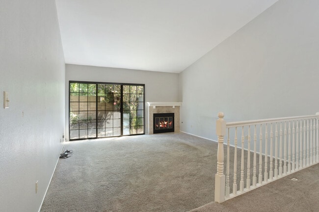 Building Photo - 562 La Corso Dr
