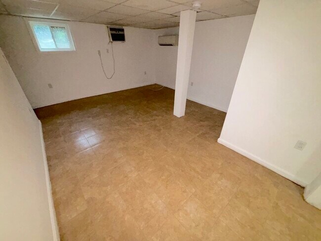 Building Photo - 156 Dupont Cir