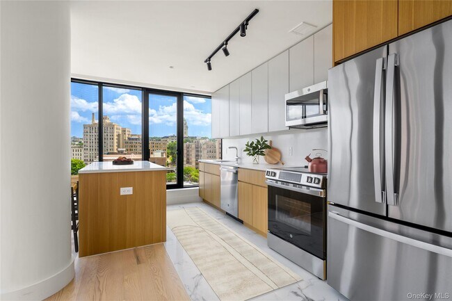 Building Photo - 44 Hudson St