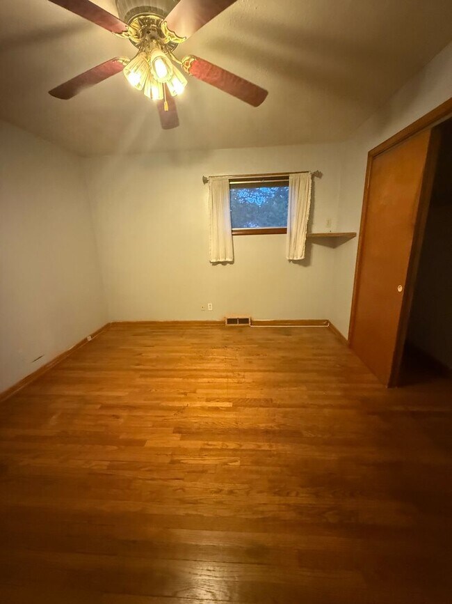 Building Photo - 3bd Ranch Euclid Cash Pay