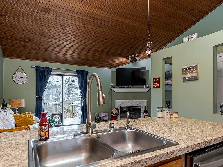 Building Photo - 1452 Hartland Woods Way