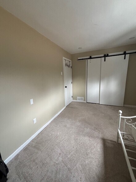 1st fl 2nd bedroom - 2972 Madison Ave