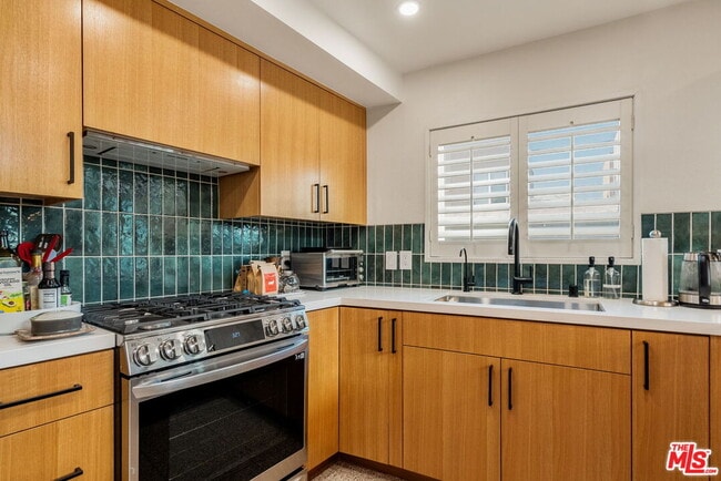 Building Photo - 3988 Beethoven St