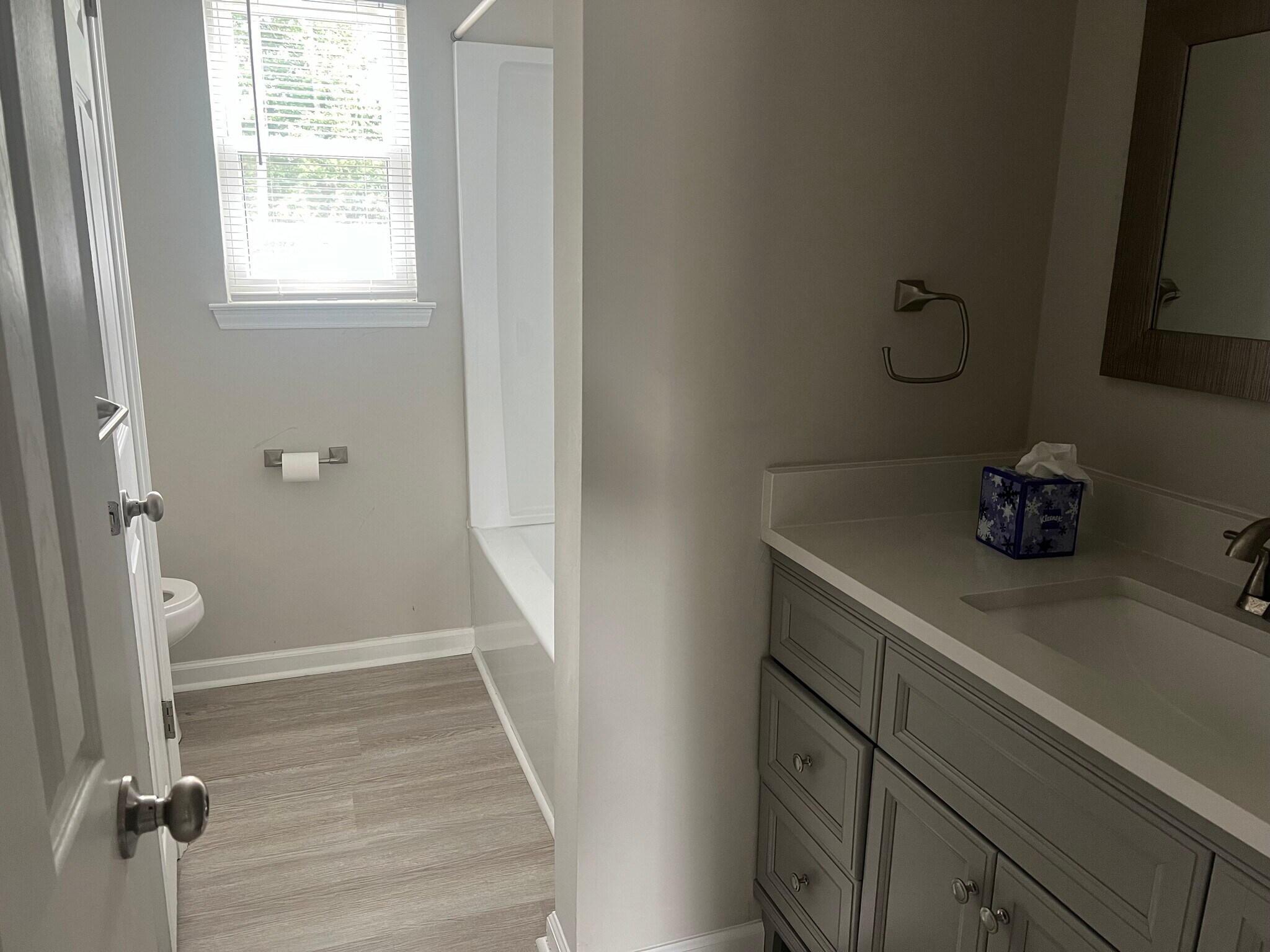 Upstairs Bathroom - 4750 Hollis Rd