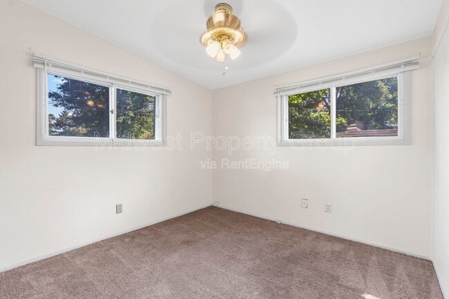 Building Photo - 800 Bobbins Ln