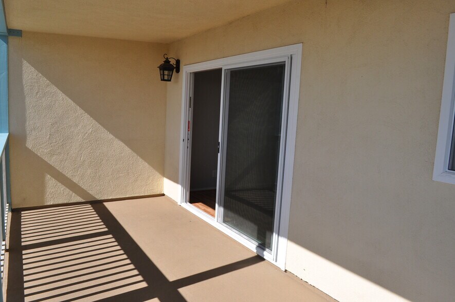 Building Photo - 3305 Hilltop Dr