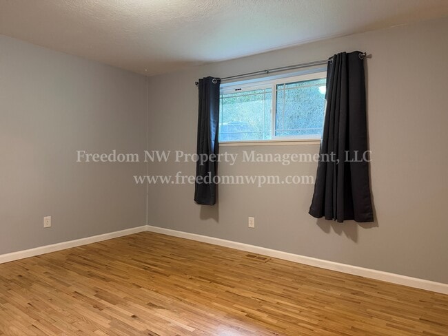 Building Photo - 1537 Draham St NE