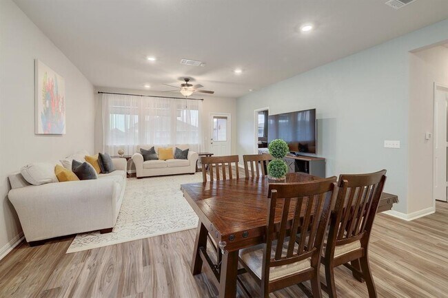 Building Photo - 200 Arrowhead Vine St