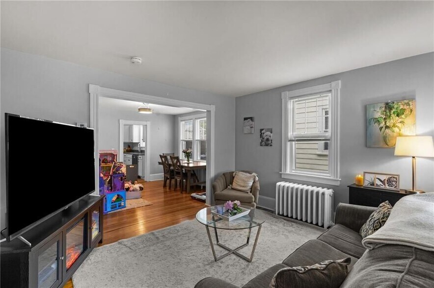 Building Photo - 44 Bedlow Ave