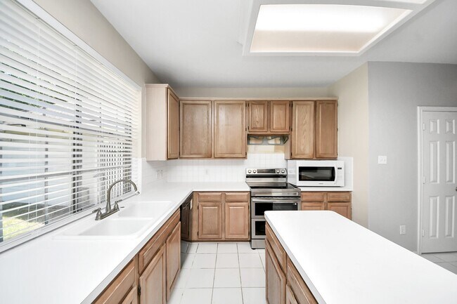 Building Photo - 16810 Valley Palms Dr