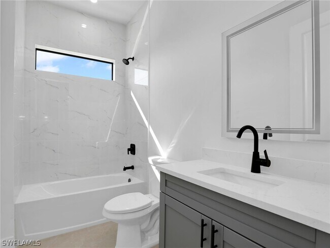 Building Photo - 125 NW 24th Ave