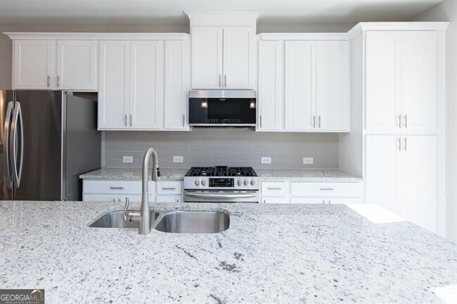 Building Photo - 272 Commons Ave