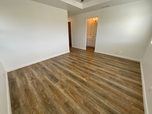 Building Photo - 4 Bedroom 3 Bath, 2 Car garage w/3rd parking stall, Solar panels (RRLLC)