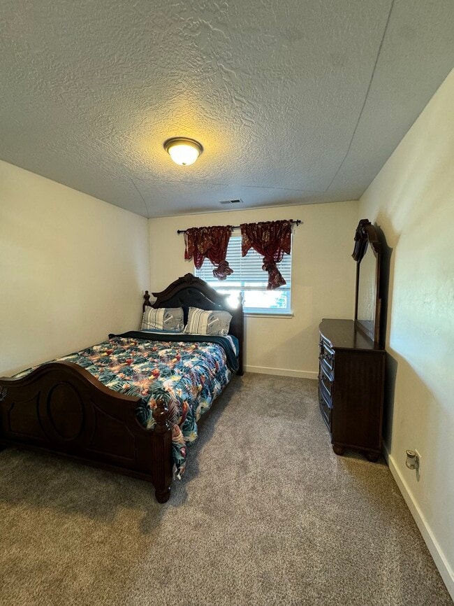 Building Photo - Your Next Home Awaits!