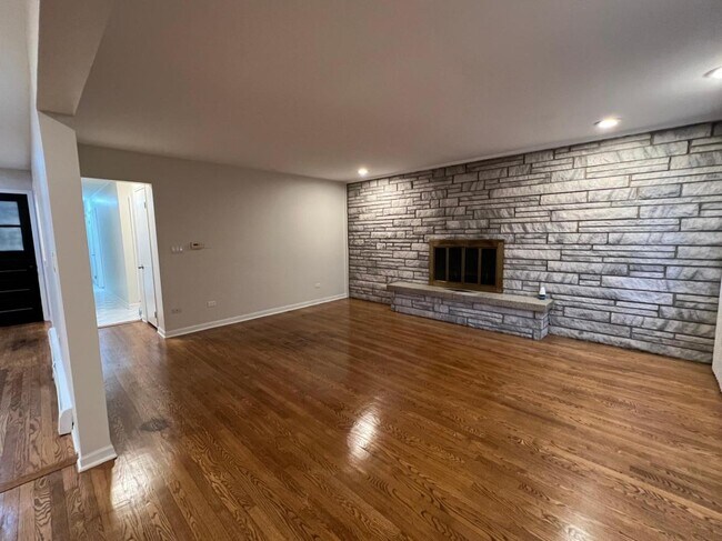 Building Photo - 9533 Schiller Blvd