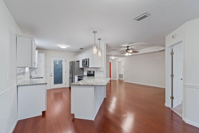 Building Photo - 911 Lauderhill Ln