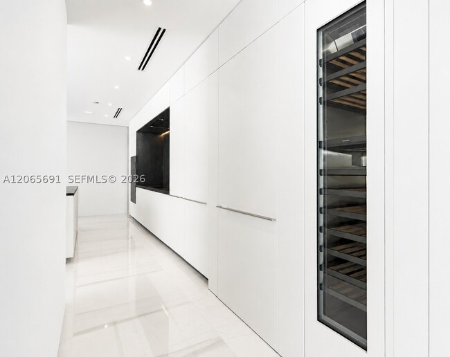 Building Photo - 300 Biscayne Blvd