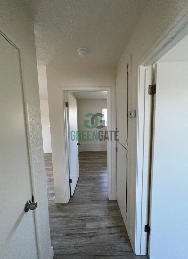 Building Photo - 325 W H St