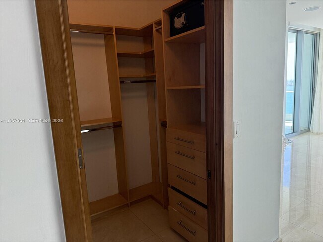 Building Photo - 1331 Brickell Bay Dr