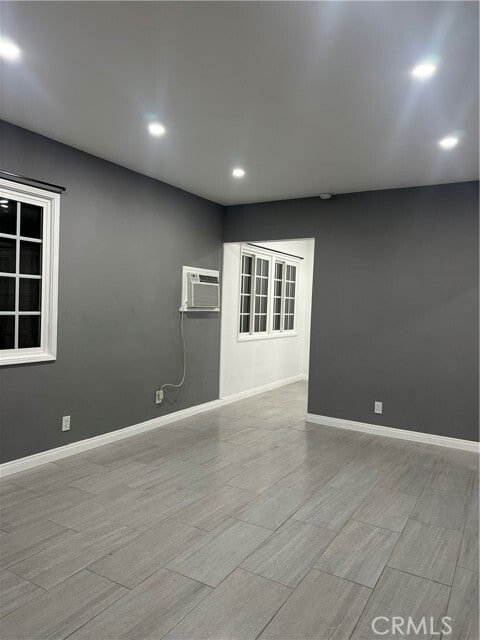 Building Photo - 435 N Basque Ave