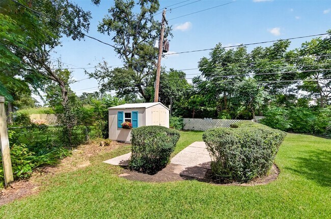 Building Photo - 5114 Beechnut St