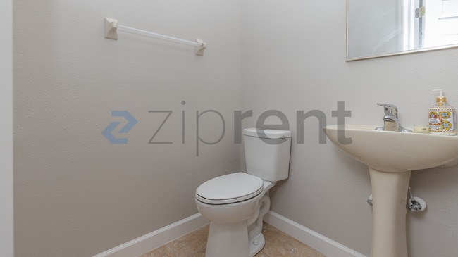 Building Photo - 16703 Cedar Crest Dr