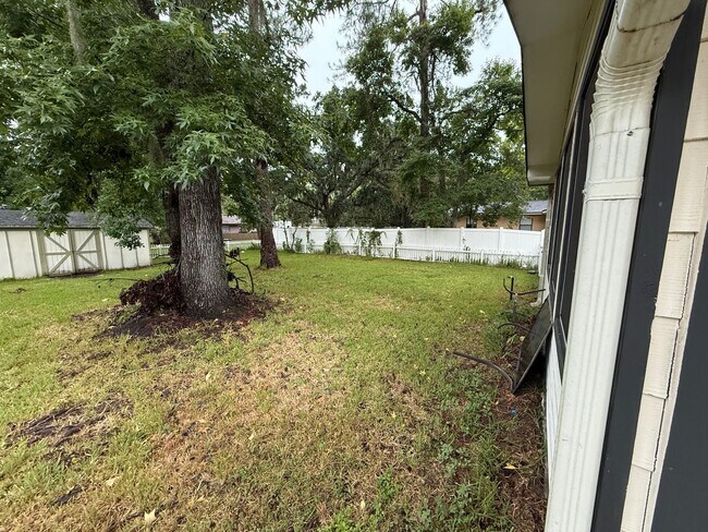 Building Photo - Mandarin Brick Home on nice lot