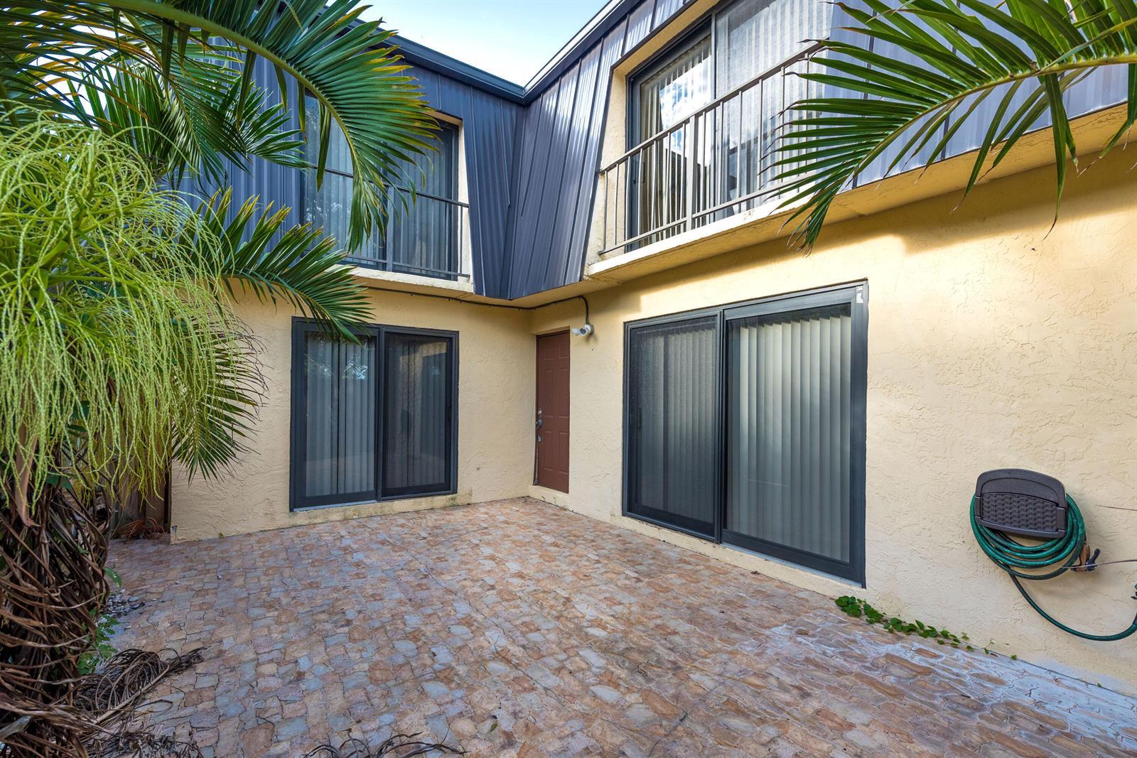 Building Photo - 2471 Waterside Dr
