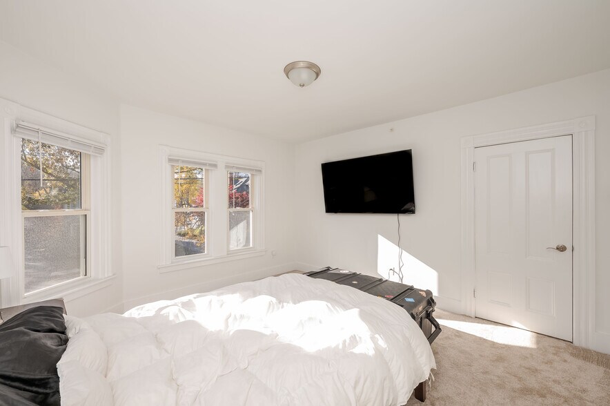 Building Photo - 363 Miller Ave