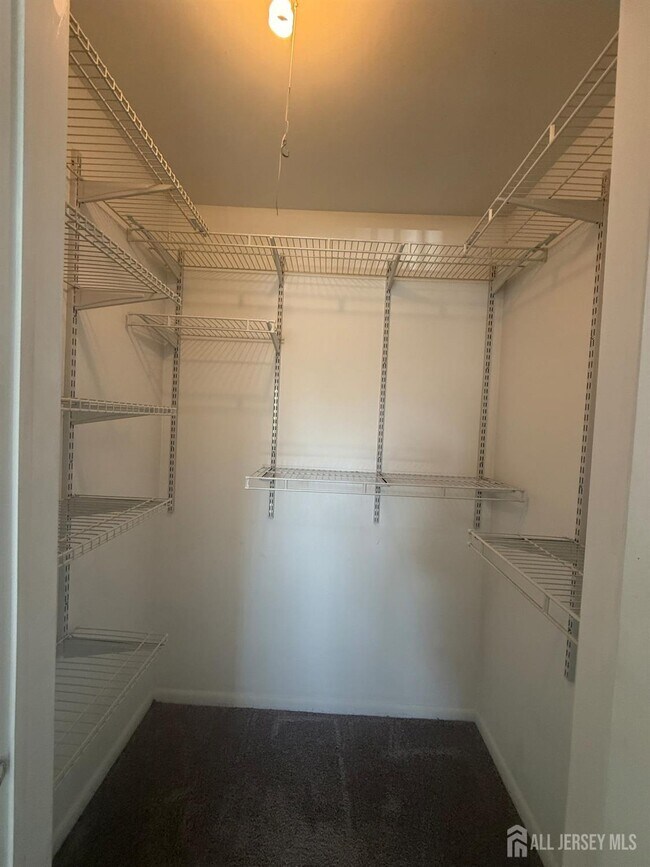 Building Photo - 1908 Ravens Crest Dr