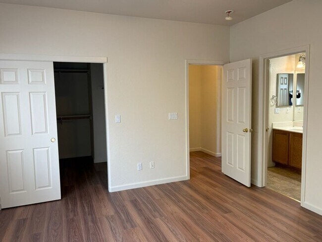 Building Photo - Beautiful Three Bed Home Available On The Green at Dayton Golf Course