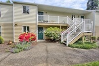 Building Photo - 13216 NE Salmon Creek Ave