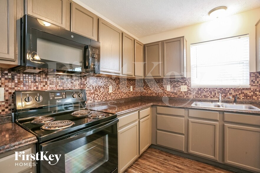 Building Photo - 6046 Lake Freeman Dr