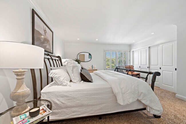 Building Photo - Newport Beach Townhome
