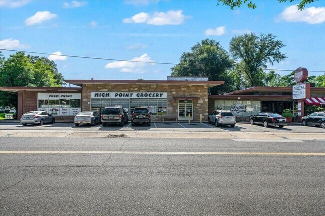 Building Photo - 3733 Charleswood Ave
