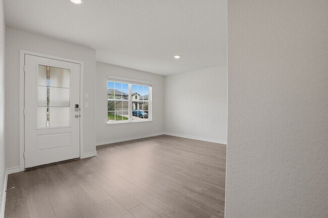Building Photo - Spacious 5BR Home with Game Room, First-Floor Primary Suite & Appliances Included