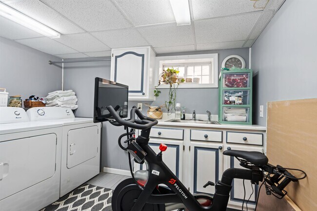 Building Photo - 1041 Stonewall Ln