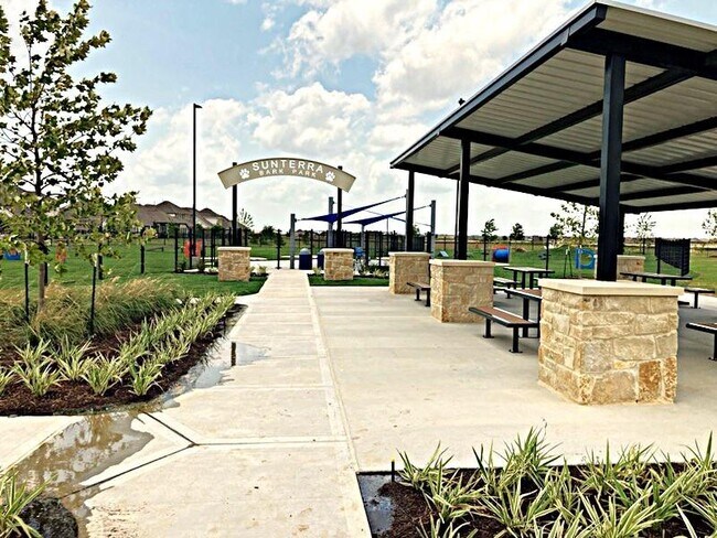 Building Photo - 5202 Sunvalley Bend Dr