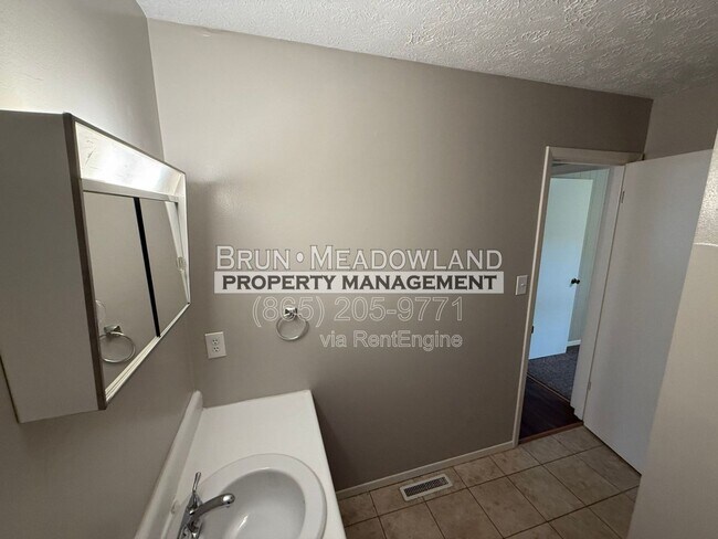 Building Photo - 7627 Alki Ln SW