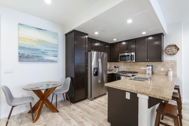 Primary Photo - 327 Newbury Vista Ln