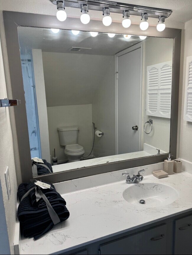 Building Photo - 3130 Walnut Bend Ln