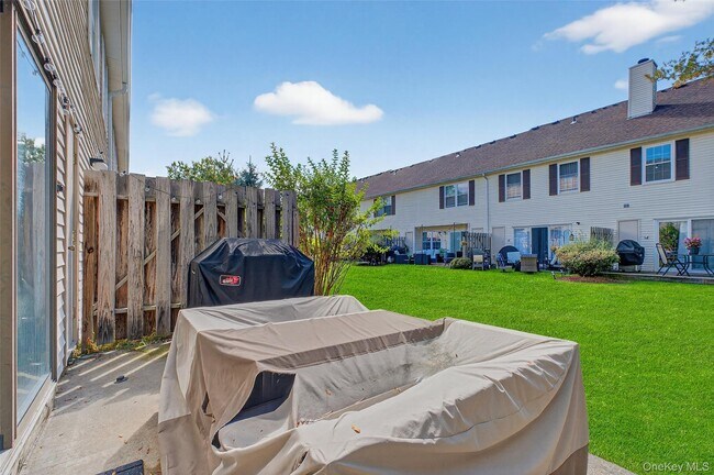 Building Photo - 11 Goldsmith Ct