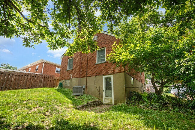 Building Photo - 2310 Grace Ave