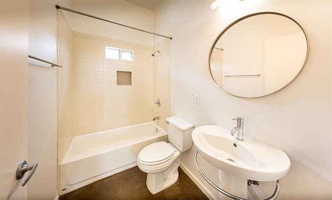 Building Photo - 3803 Byron Dr