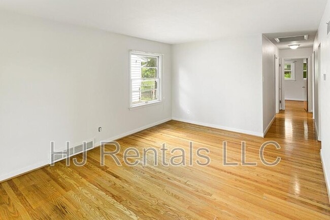 Building Photo - 160 St Benedict Ln