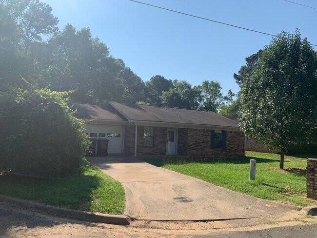 Building Photo - 2/1.5 Fenced yard, pet friendly, PHISD