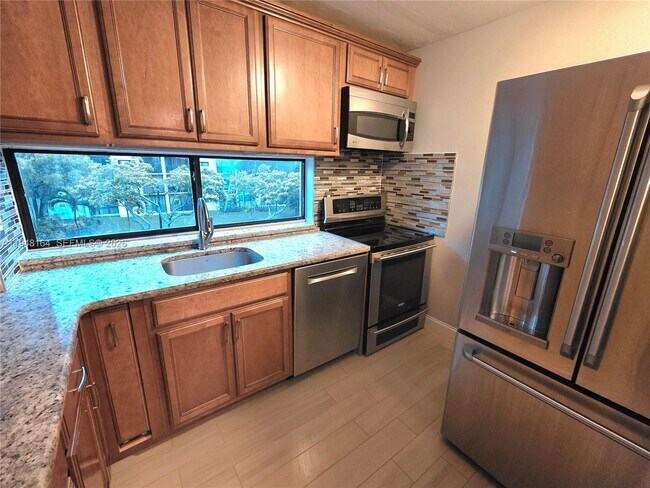 Building Photo - 17021 N Bay Rd