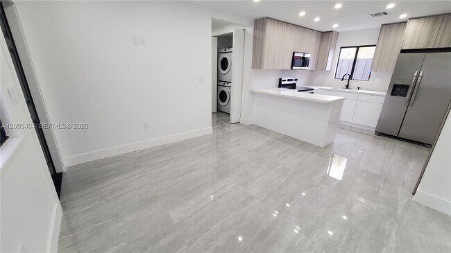 Building Photo - 40 SW 34th Ave