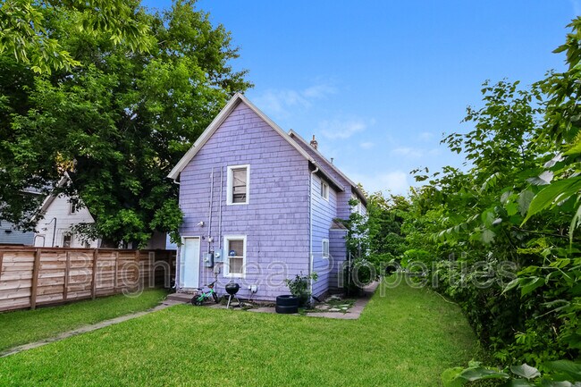 Building Photo - 454 Sherburne Ave