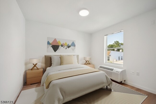 Building Photo - 369 18th Ave